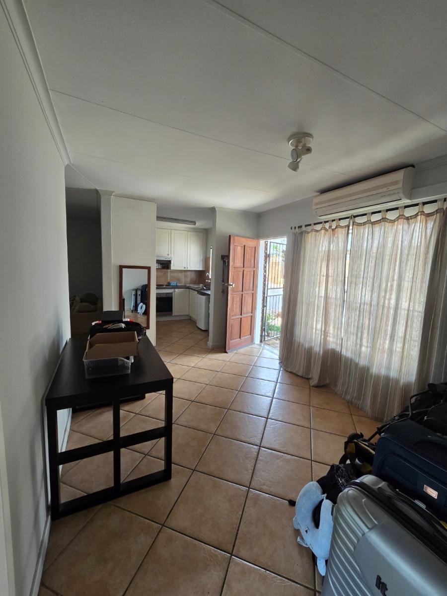 2 Bedroom Property for Sale in Rooihuiskraal North Gauteng