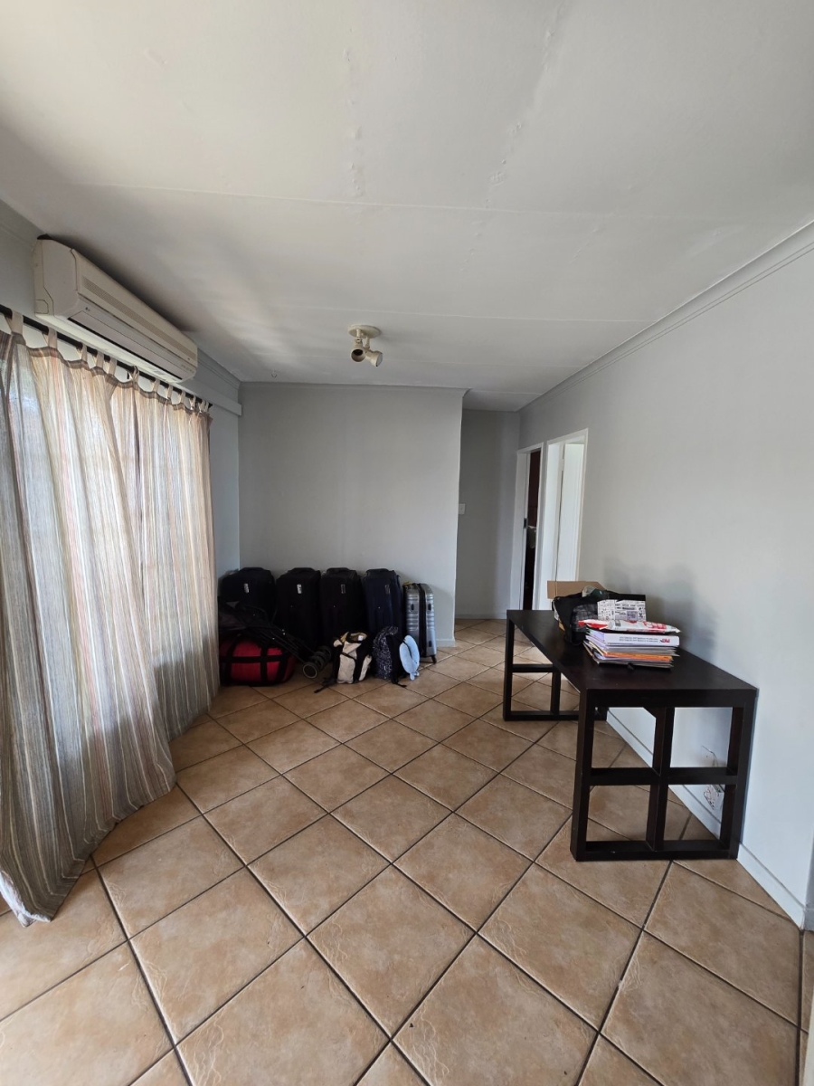 2 Bedroom Property for Sale in Rooihuiskraal North Gauteng