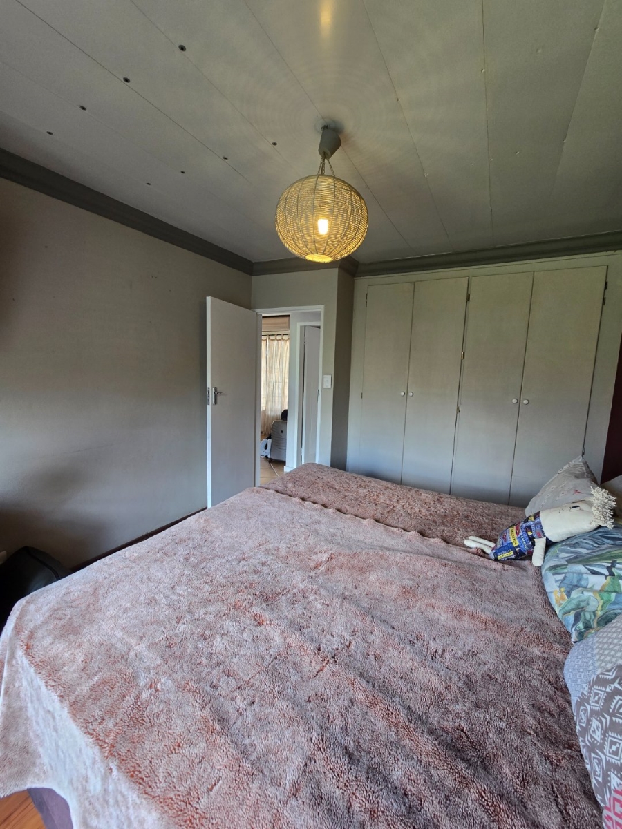 2 Bedroom Property for Sale in Rooihuiskraal North Gauteng
