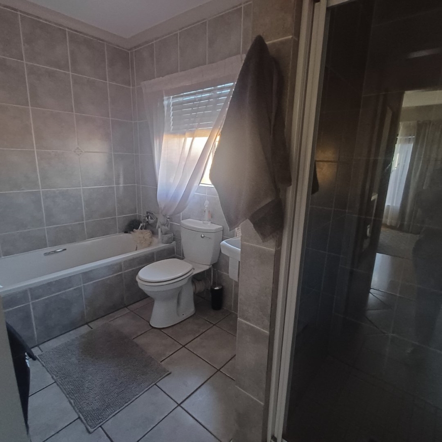 2 Bedroom Property for Sale in Wierdaglen Estate Gauteng