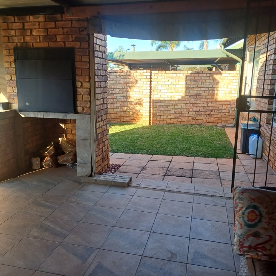 2 Bedroom Property for Sale in Wierdaglen Estate Gauteng