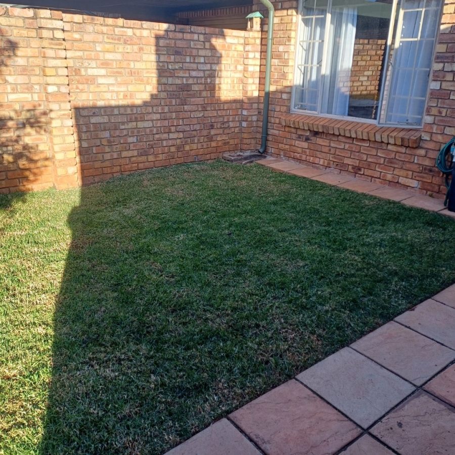 2 Bedroom Property for Sale in Wierdaglen Estate Gauteng