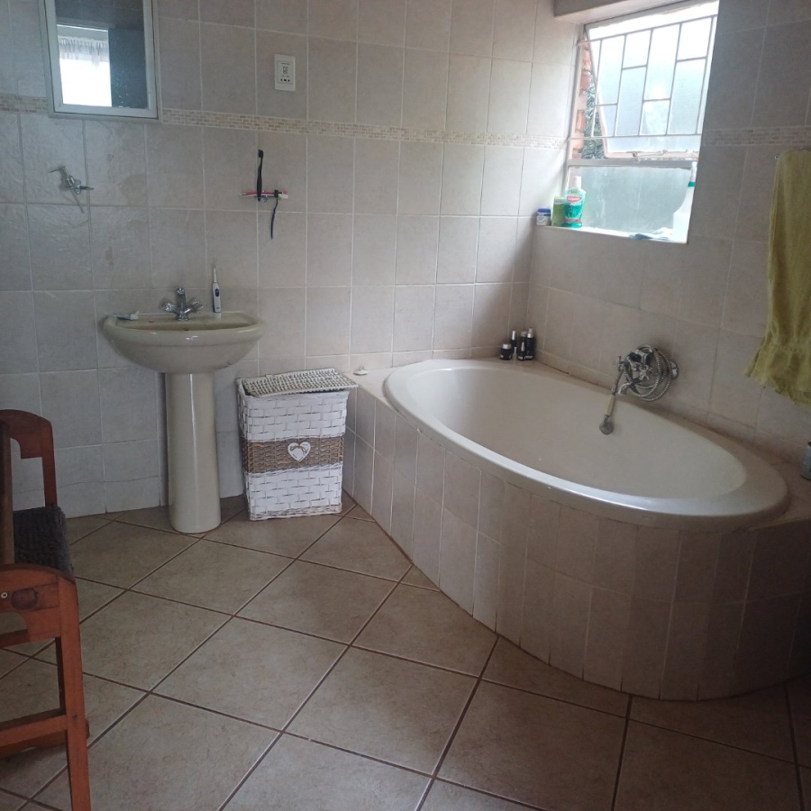 3 Bedroom Property for Sale in Eldoraigne Gauteng