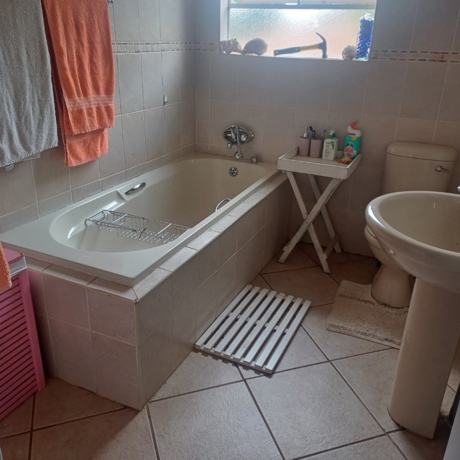 3 Bedroom Property for Sale in Eldoraigne Gauteng