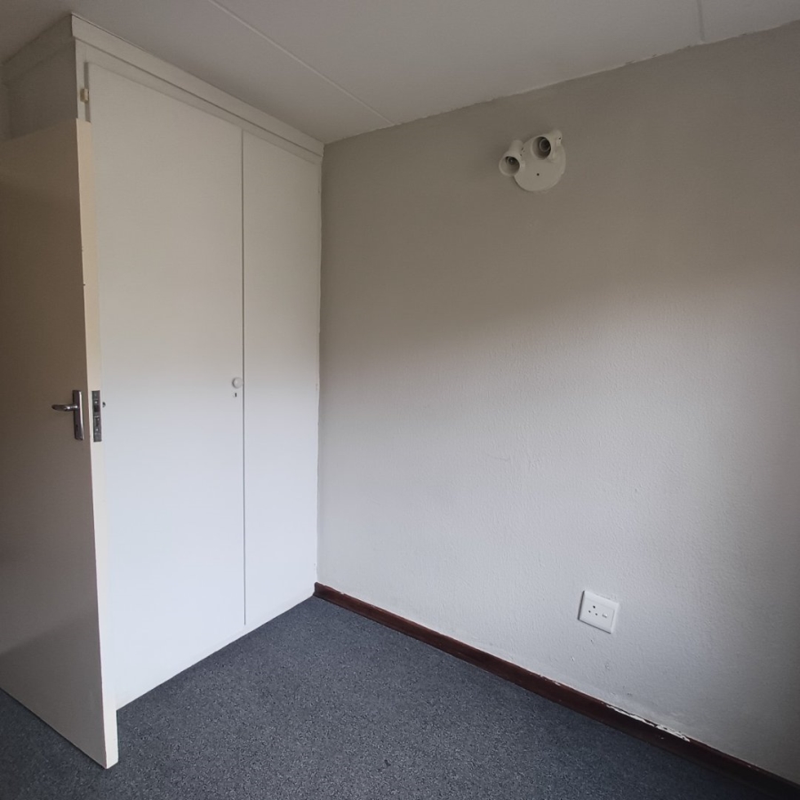 2 Bedroom Property for Sale in Magalieskruin Gauteng