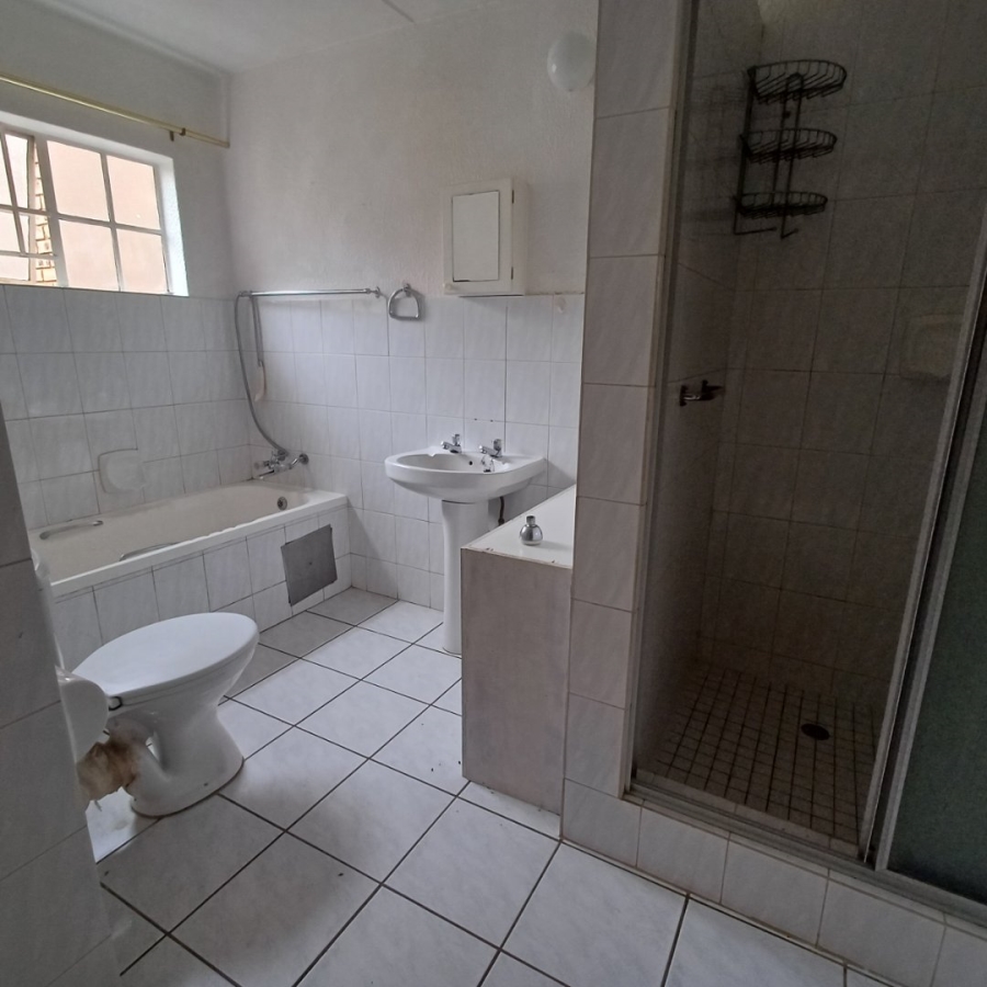 2 Bedroom Property for Sale in Magalieskruin Gauteng