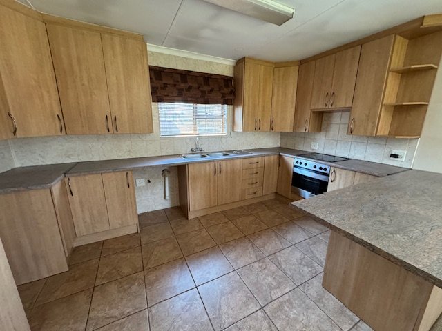 5 Bedroom Property for Sale in Glen Marais Gauteng