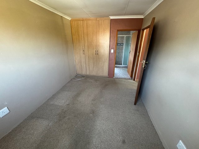 5 Bedroom Property for Sale in Glen Marais Gauteng