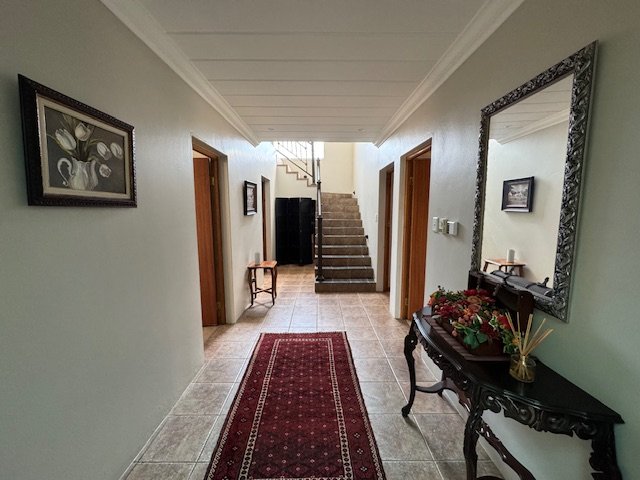 5 Bedroom Property for Sale in Glen Marais Gauteng