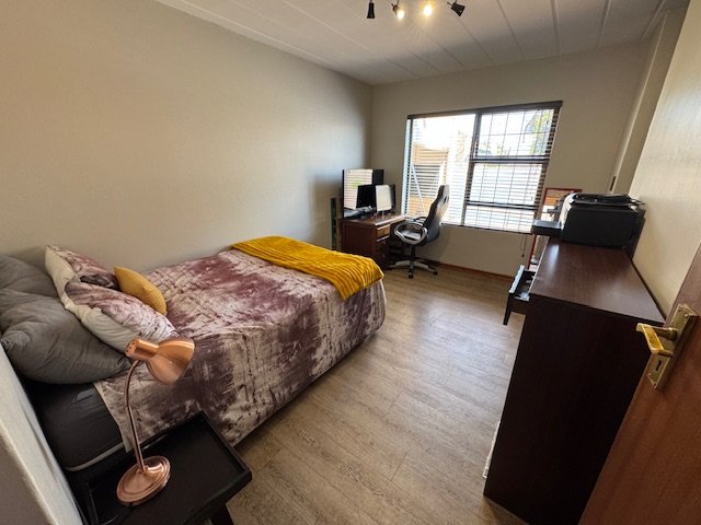 5 Bedroom Property for Sale in Glen Marais Gauteng