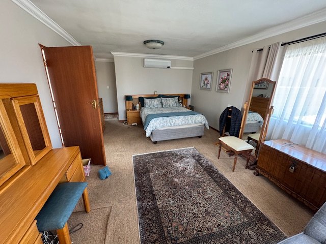 5 Bedroom Property for Sale in Glen Marais Gauteng