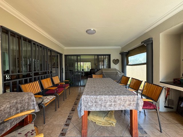 5 Bedroom Property for Sale in Glen Marais Gauteng