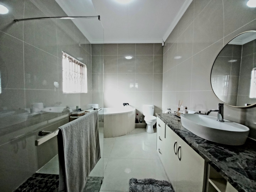 3 Bedroom Property for Sale in Edenvale Central Gauteng