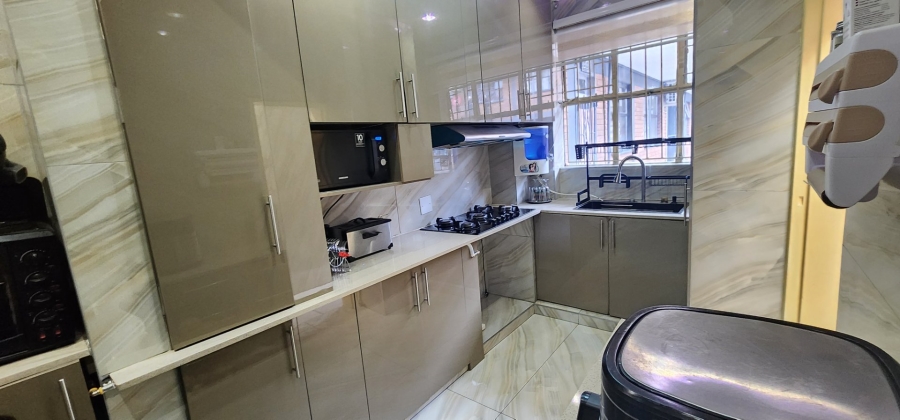 2 Bedroom Property for Sale in Laudium Gauteng