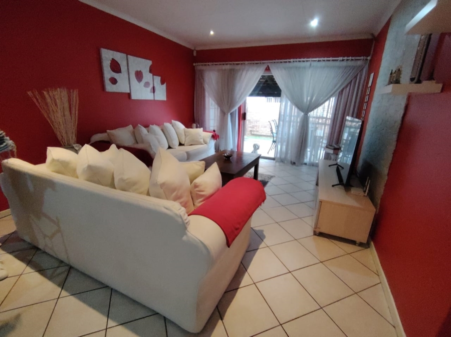 2 Bedroom Property for Sale in Stone Ridge Gauteng
