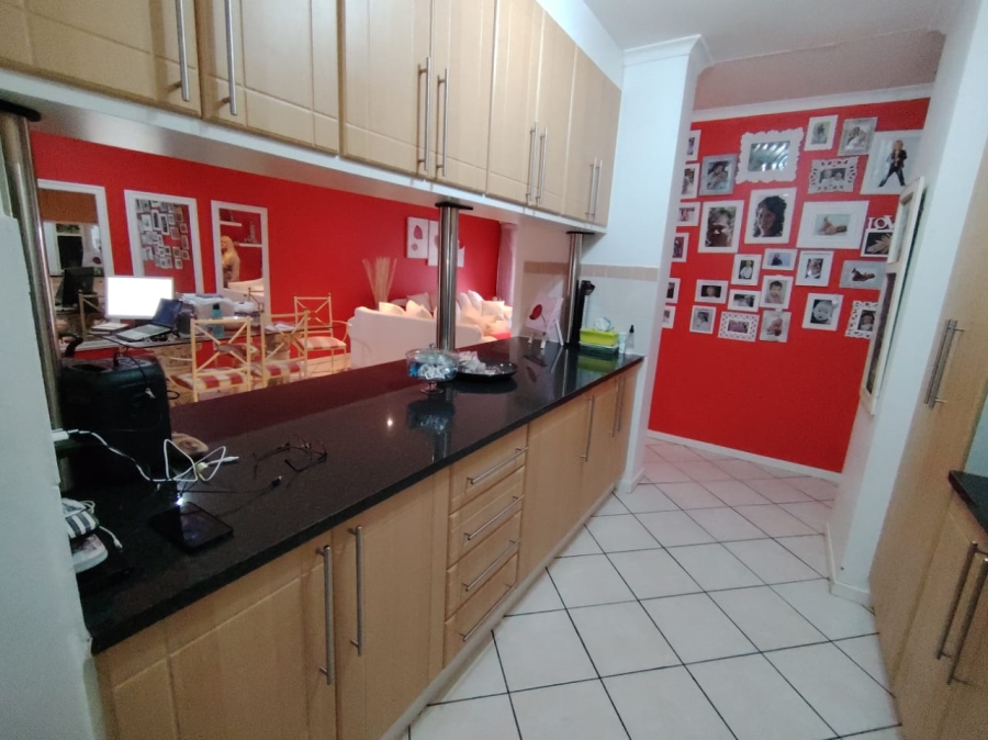 2 Bedroom Property for Sale in Stone Ridge Gauteng