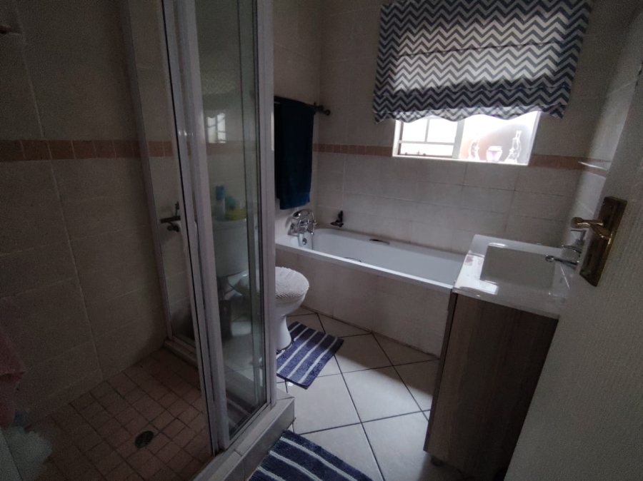 2 Bedroom Property for Sale in Stone Ridge Gauteng