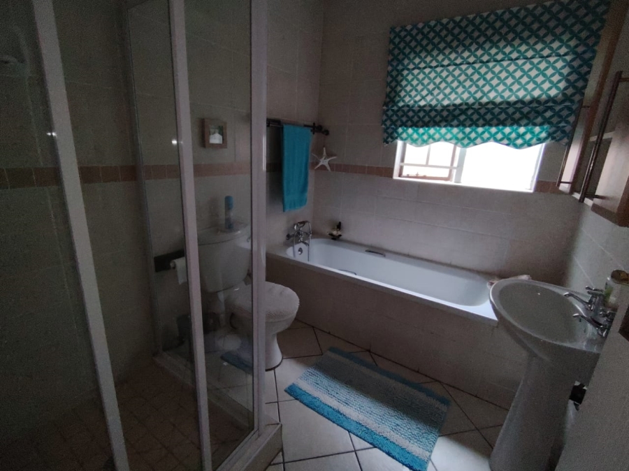 2 Bedroom Property for Sale in Stone Ridge Gauteng