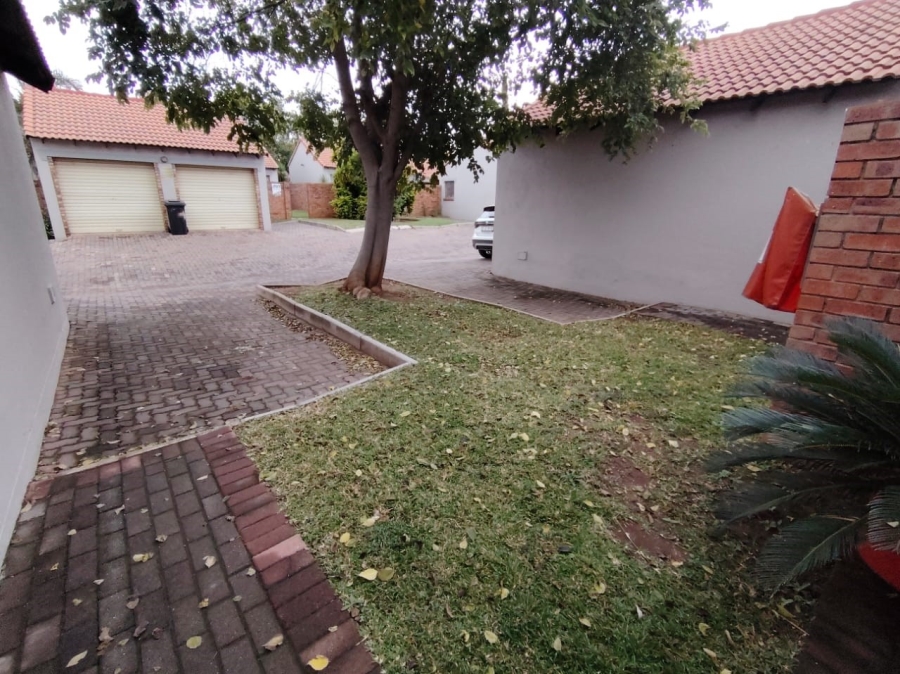 2 Bedroom Property for Sale in Stone Ridge Gauteng
