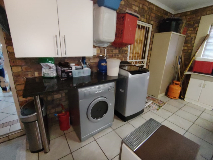 2 Bedroom Property for Sale in Stone Ridge Gauteng