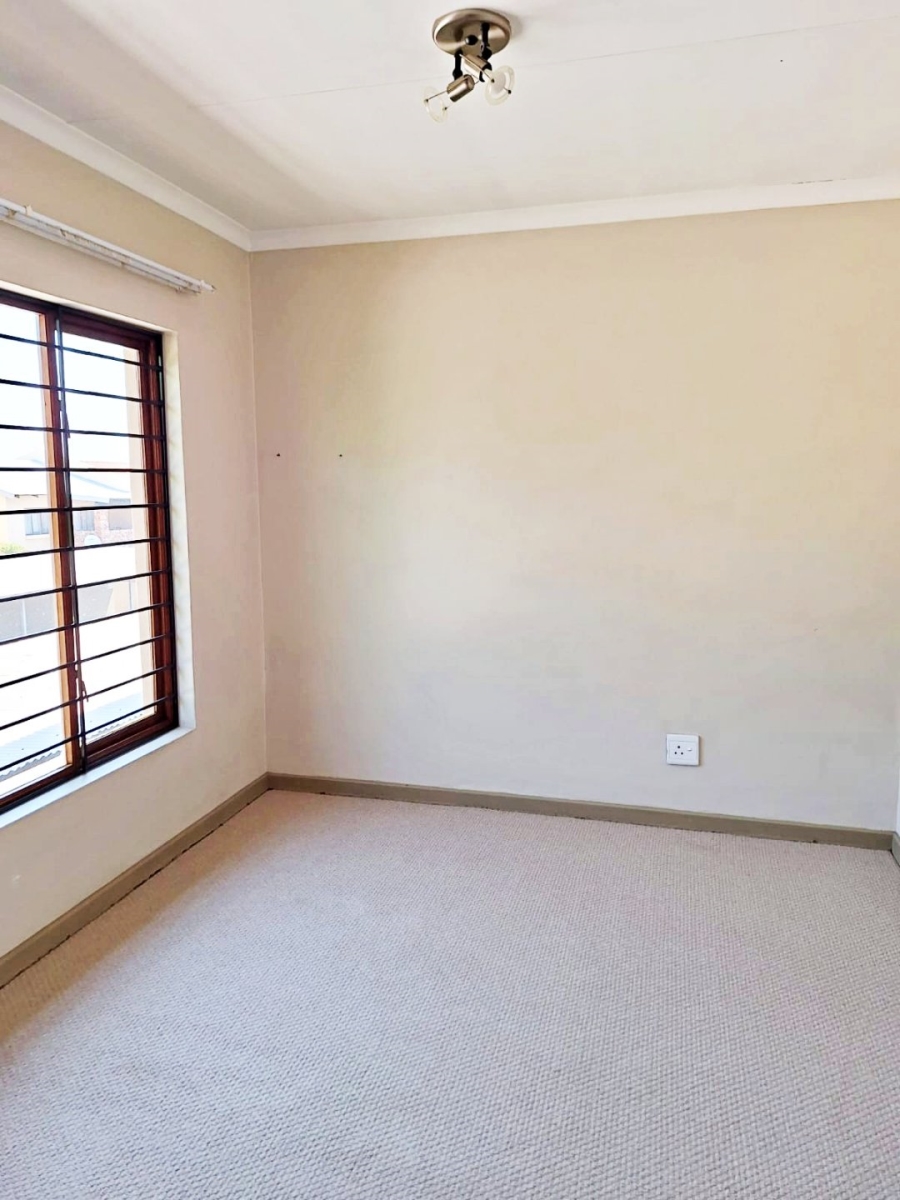 2 Bedroom Property for Sale in Vorna Valley Gauteng