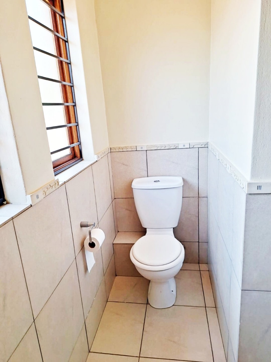 2 Bedroom Property for Sale in Vorna Valley Gauteng