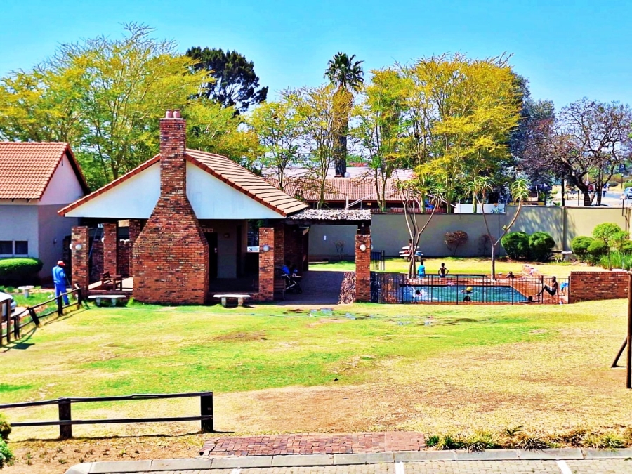 2 Bedroom Property for Sale in Vorna Valley Gauteng