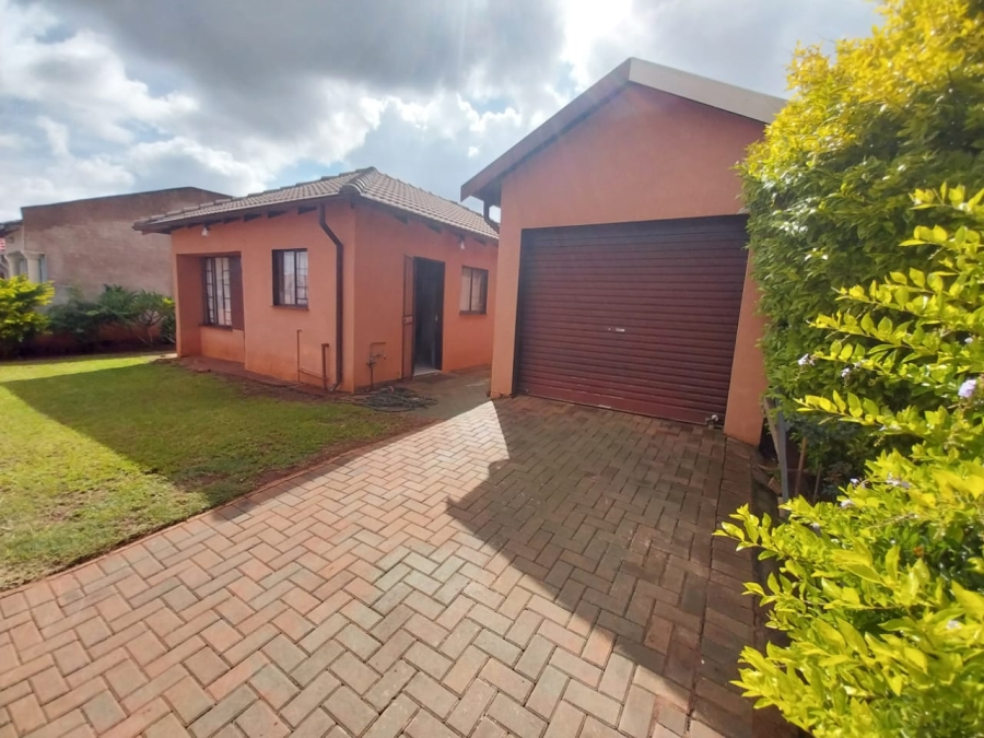 2 Bedroom Property for Sale in The Orchards Gauteng