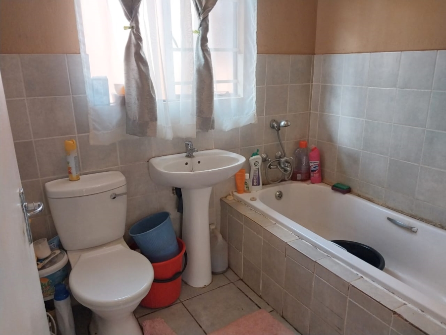 2 Bedroom Property for Sale in The Orchards Gauteng