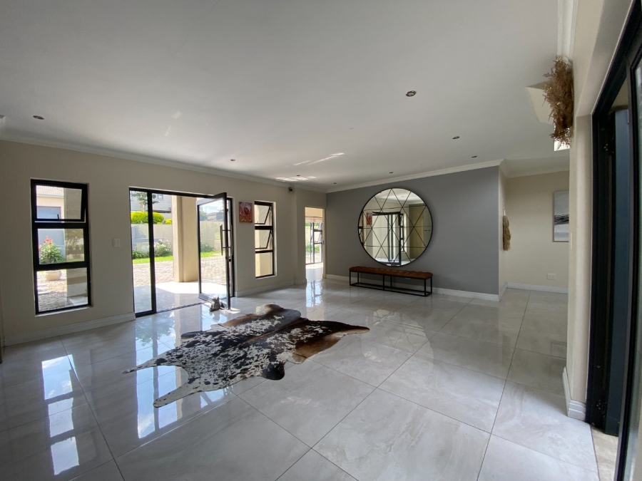 To Let 5 Bedroom Property for Rent in Cedar Creek Gauteng