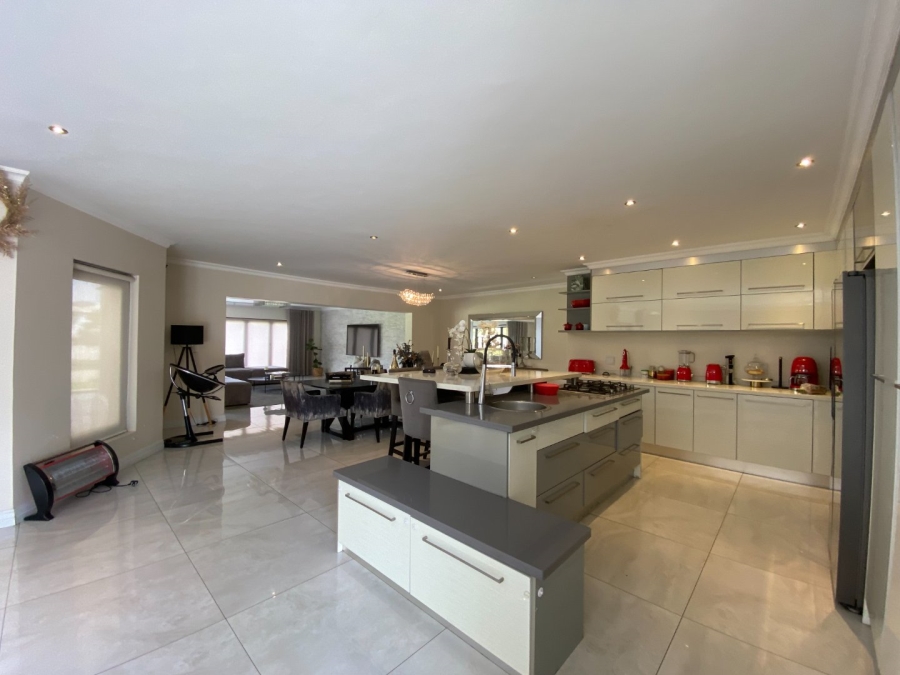 To Let 5 Bedroom Property for Rent in Cedar Creek Gauteng