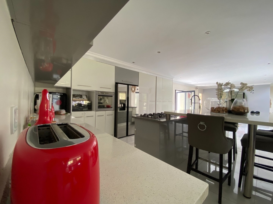 To Let 5 Bedroom Property for Rent in Cedar Creek Gauteng