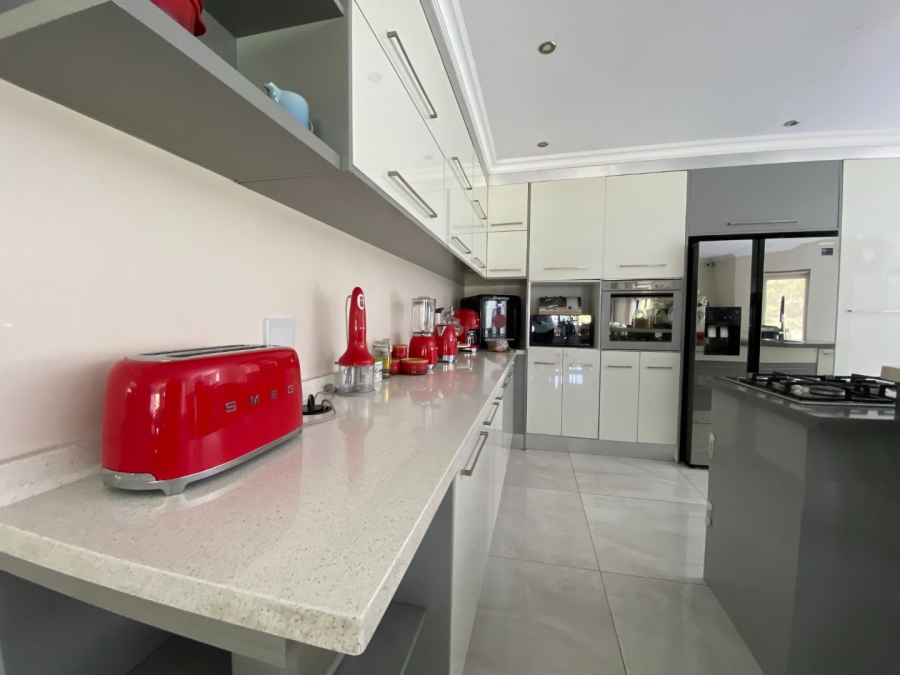 To Let 5 Bedroom Property for Rent in Cedar Creek Gauteng