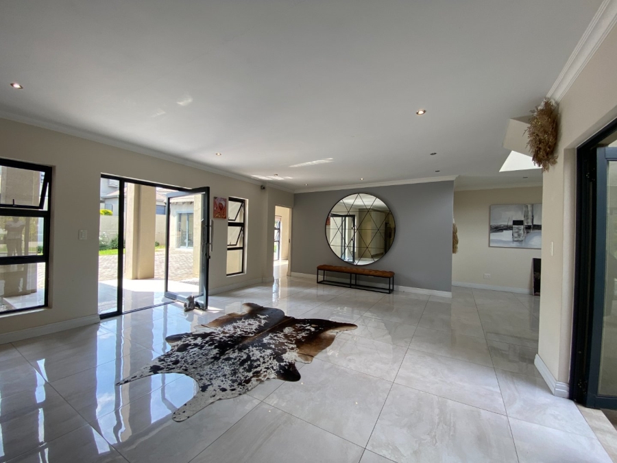 To Let 5 Bedroom Property for Rent in Cedar Creek Gauteng