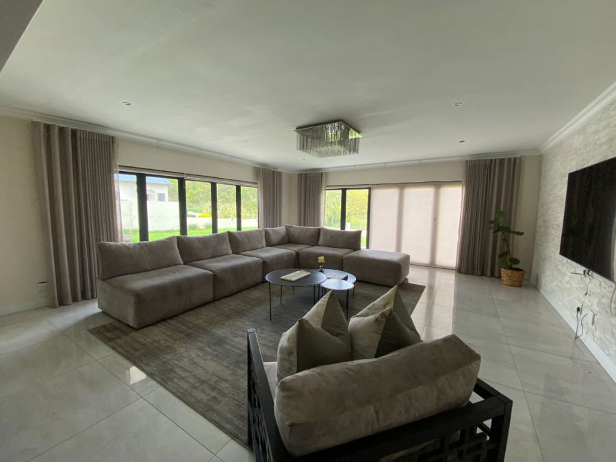 To Let 5 Bedroom Property for Rent in Cedar Creek Gauteng