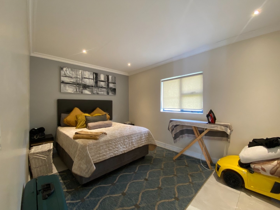To Let 5 Bedroom Property for Rent in Cedar Creek Gauteng