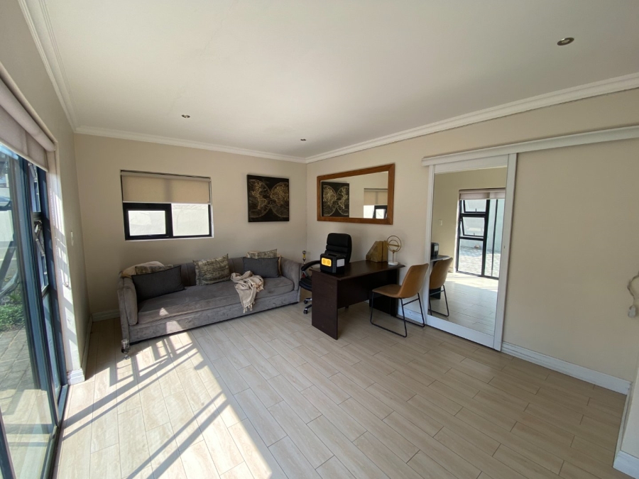 To Let 5 Bedroom Property for Rent in Cedar Creek Gauteng