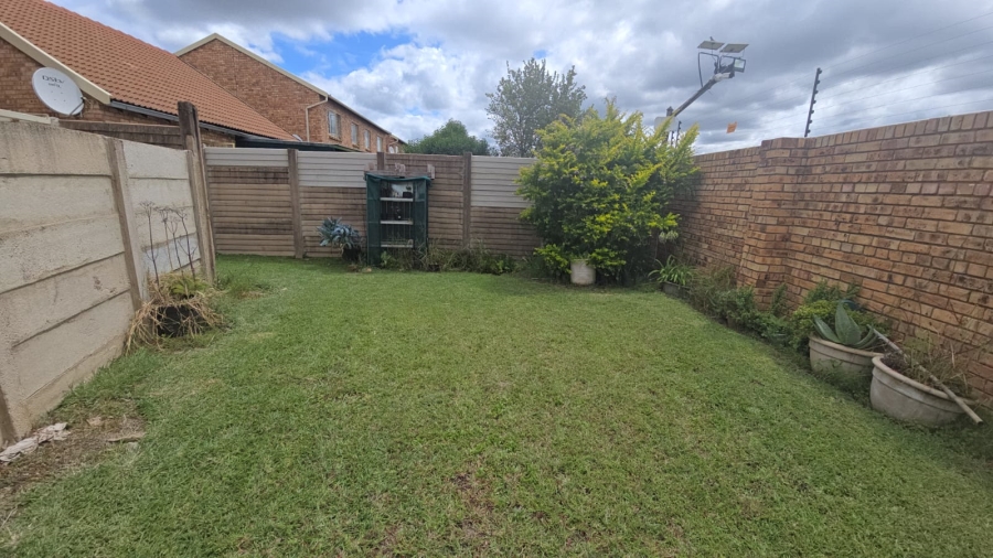 2 Bedroom Property for Sale in Annlin Gauteng