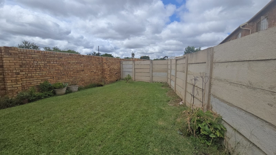 2 Bedroom Property for Sale in Annlin Gauteng