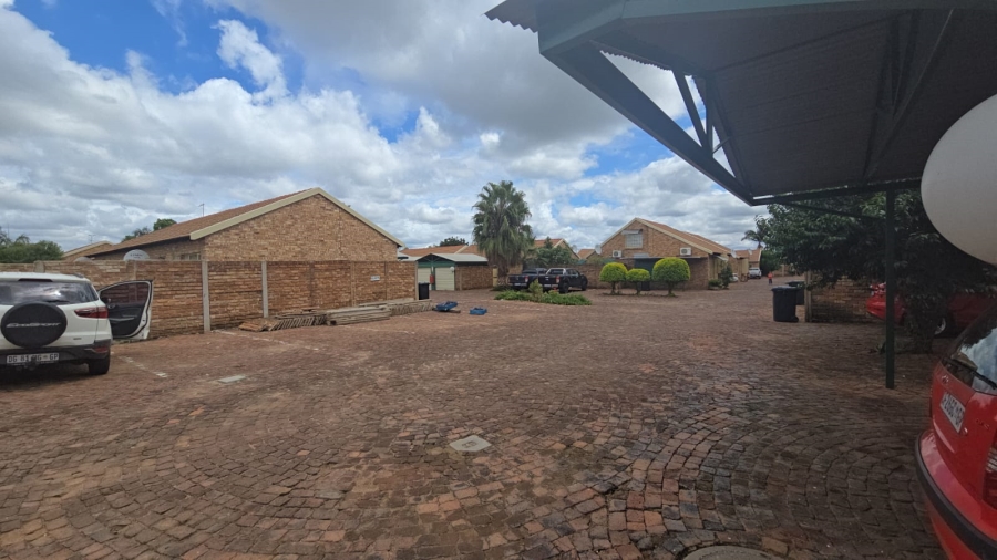 2 Bedroom Property for Sale in Annlin Gauteng