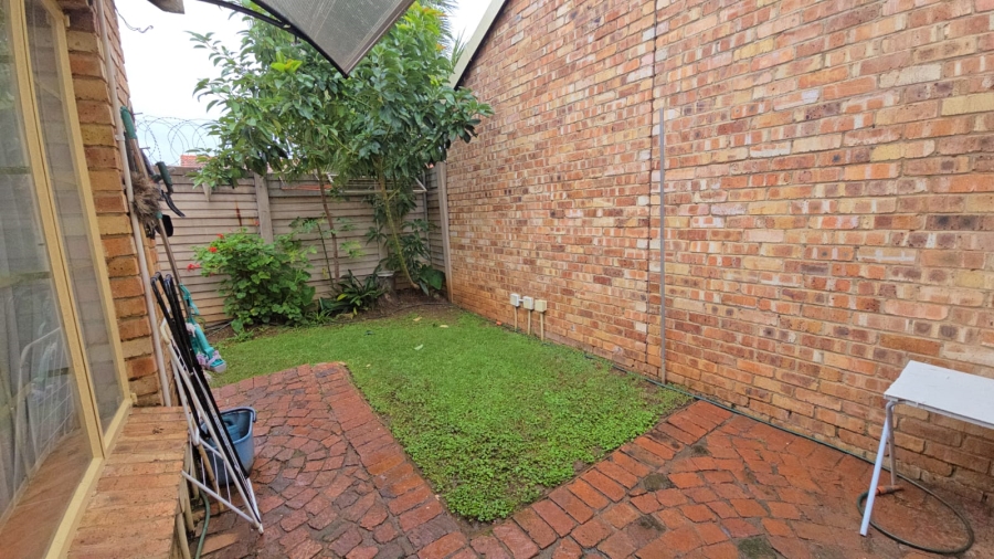 2 Bedroom Property for Sale in Annlin Gauteng