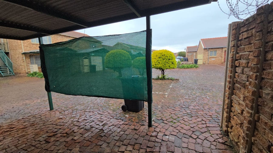 2 Bedroom Property for Sale in Annlin Gauteng