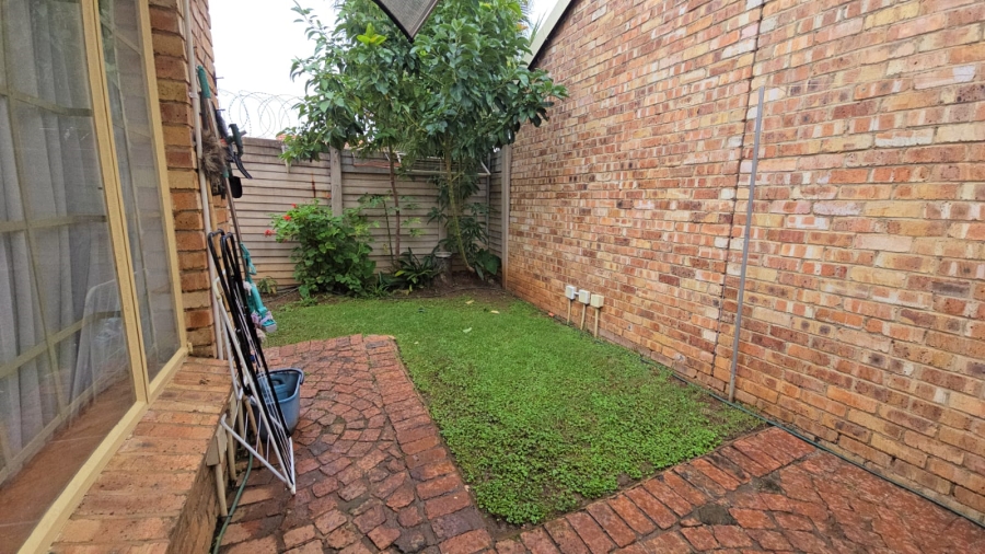 2 Bedroom Property for Sale in Annlin Gauteng