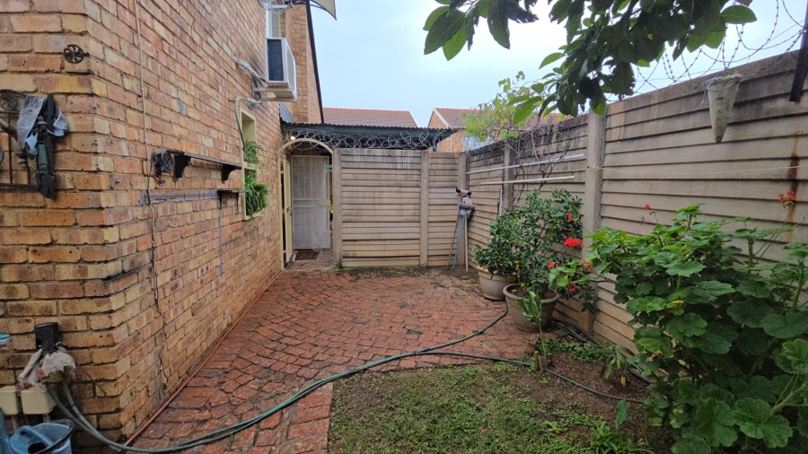 2 Bedroom Property for Sale in Annlin Gauteng