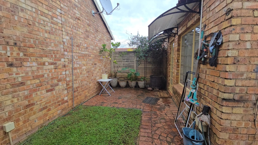 2 Bedroom Property for Sale in Annlin Gauteng