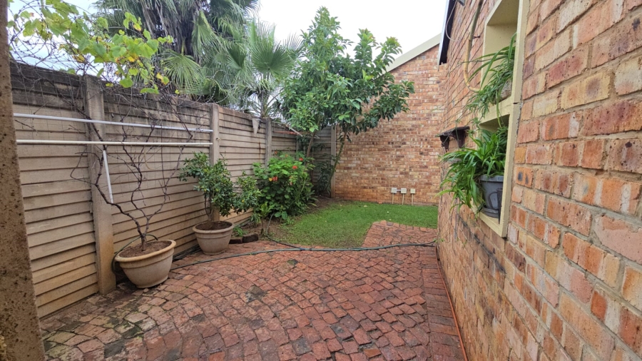 2 Bedroom Property for Sale in Annlin Gauteng