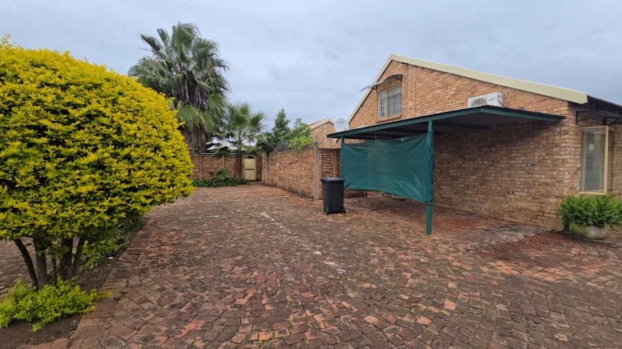 2 Bedroom Property for Sale in Annlin Gauteng