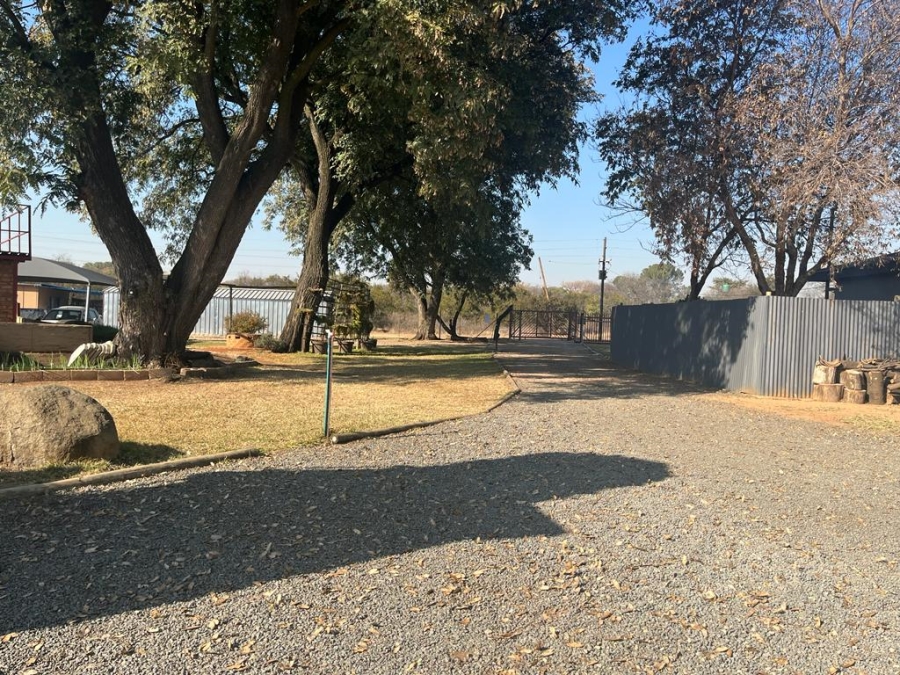  Bedroom Property for Sale in Onderstepoort Gauteng