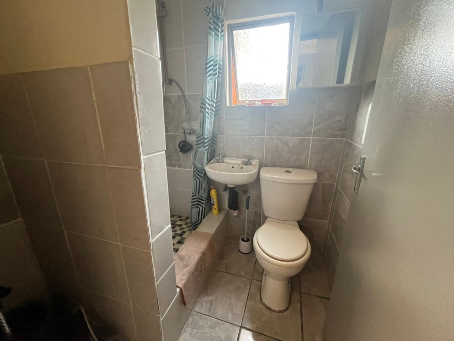  Bedroom Property for Sale in Onderstepoort Gauteng