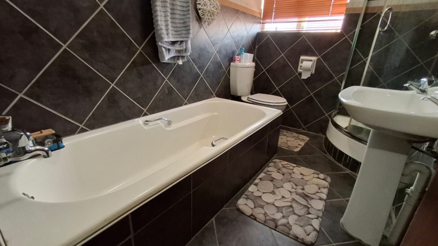 4 Bedroom Property for Sale in Wonderboom Gauteng